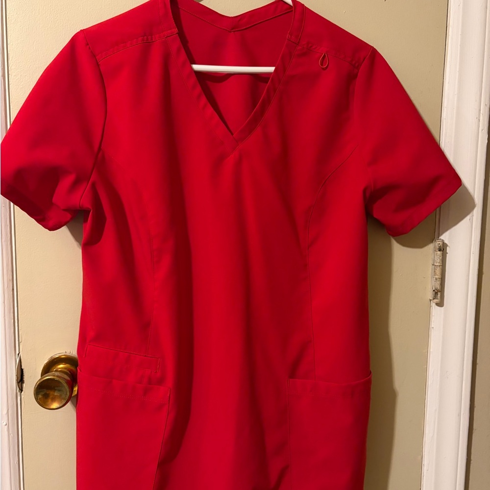 Maevn Women’s Scrub Set